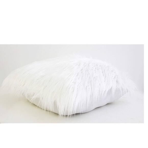 New PILLOWS (2) White 16x16 Faux Shaggy Fur Accent Pillows in original packing - Picture 4 of 8